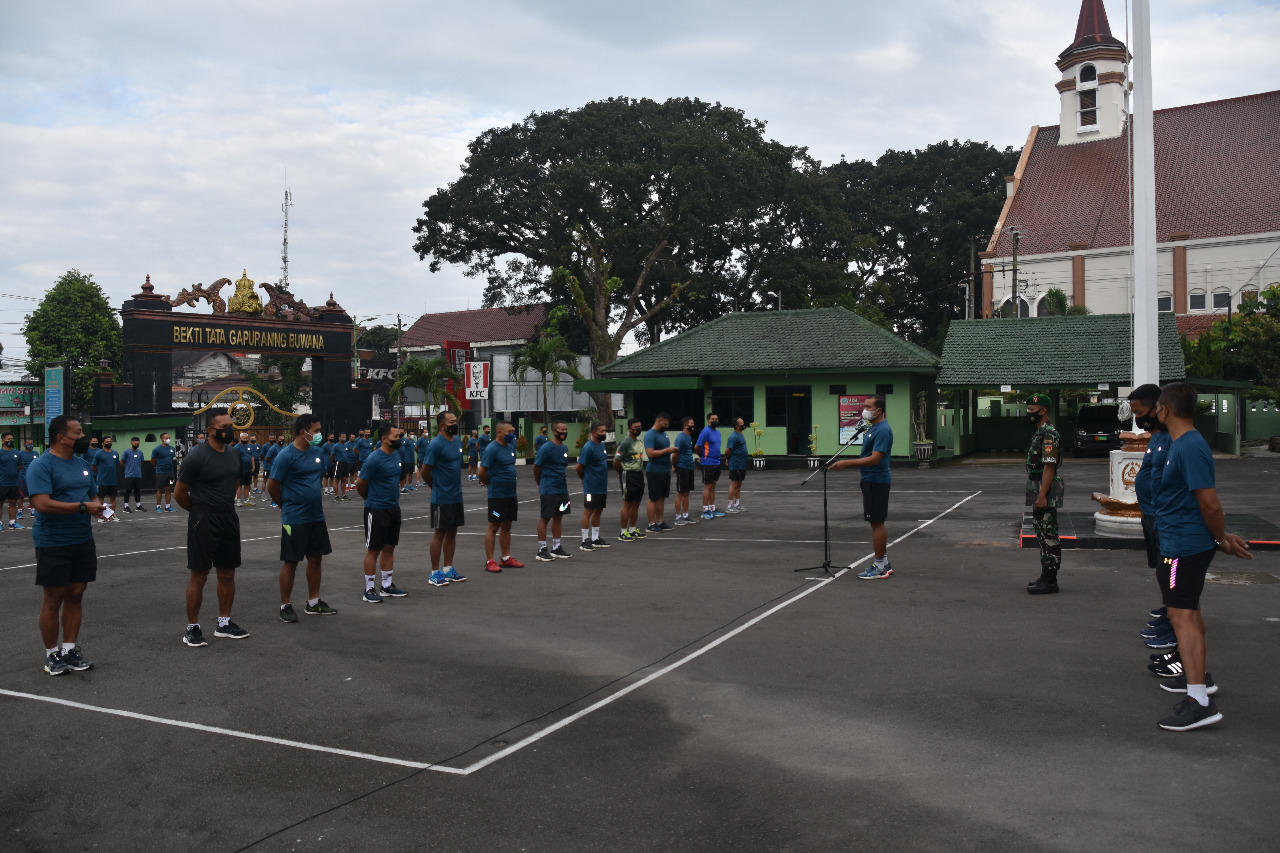 KEPALA STAF KOREM 073/MAKUTARAMA MENGAMBIL APEL PAGI